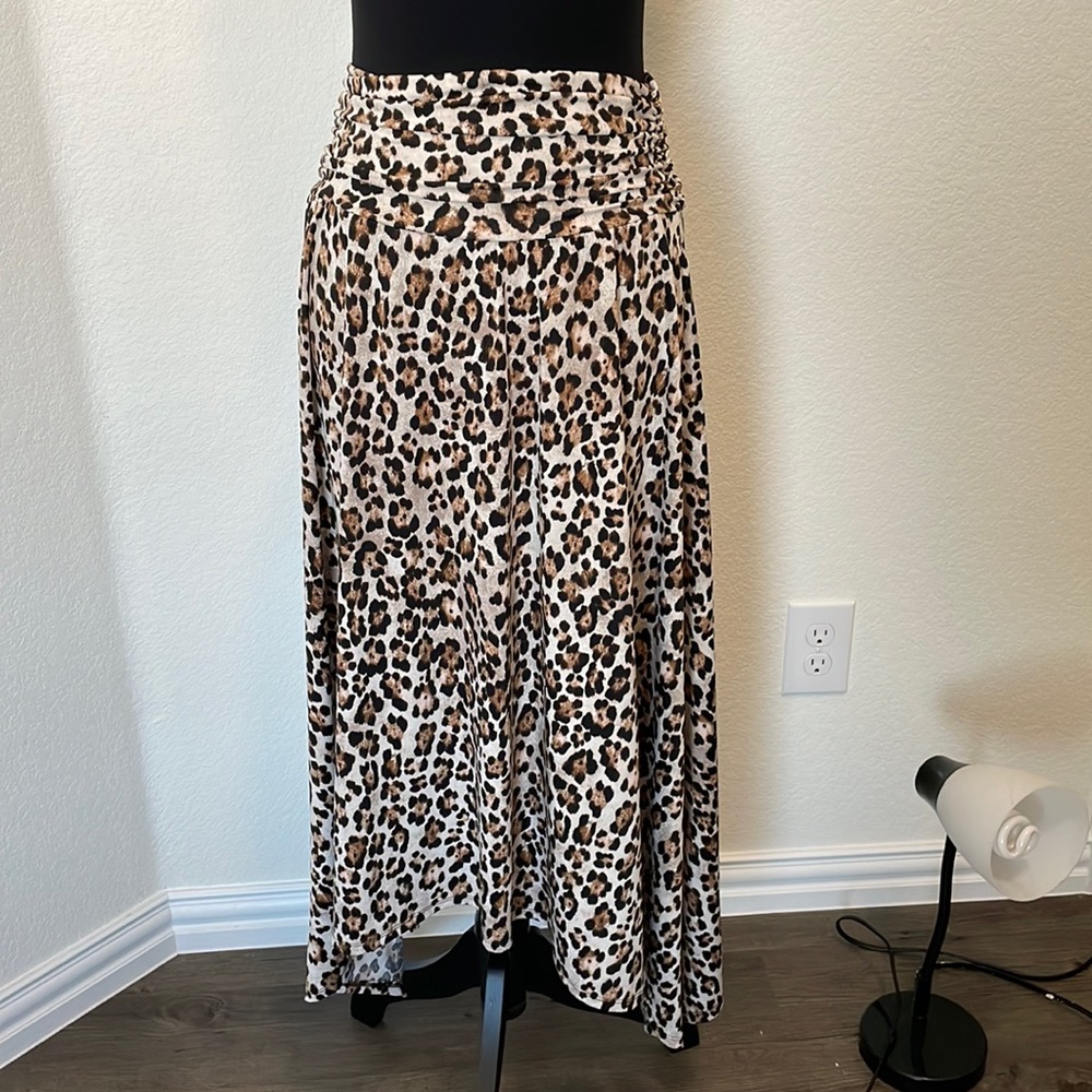 Apt 9 Animal print Skirt,it is very stretch size M